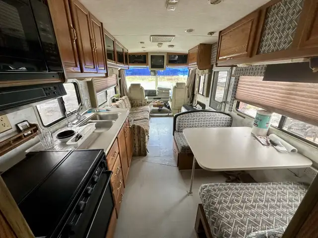 Motorisé classe A Winnebago Itasca Suncruiser 32RQ 1996 – Ford in RVs & Motorhomes in West Island - Image 3