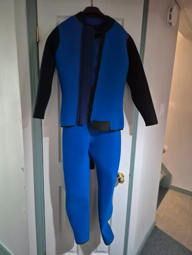 Men's or Ladies Wetsuit in Water Sports in Ottawa - Image 2