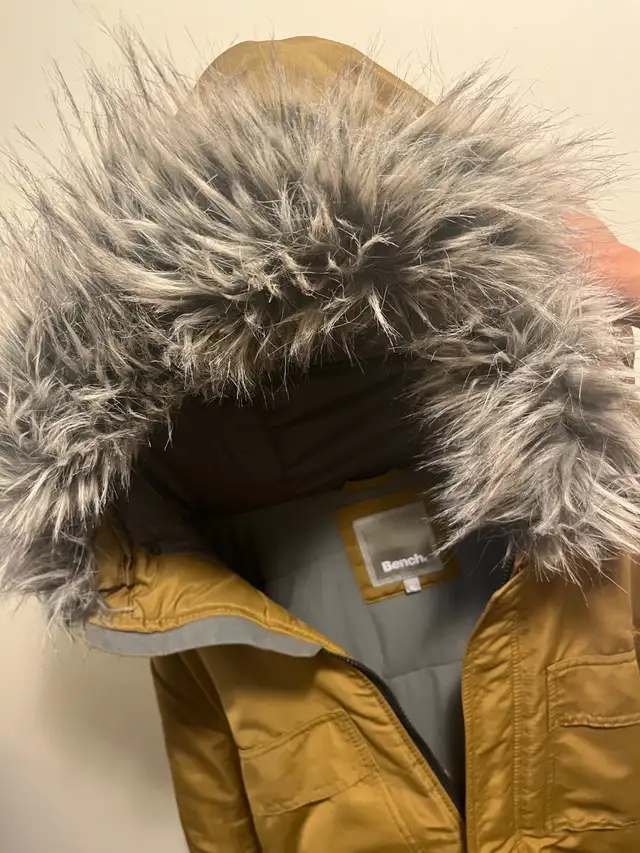 Men's Winter Jacket – “BENCH” Jacket. Size XL in Men's in Mississauga / Peel Region - Image 4
