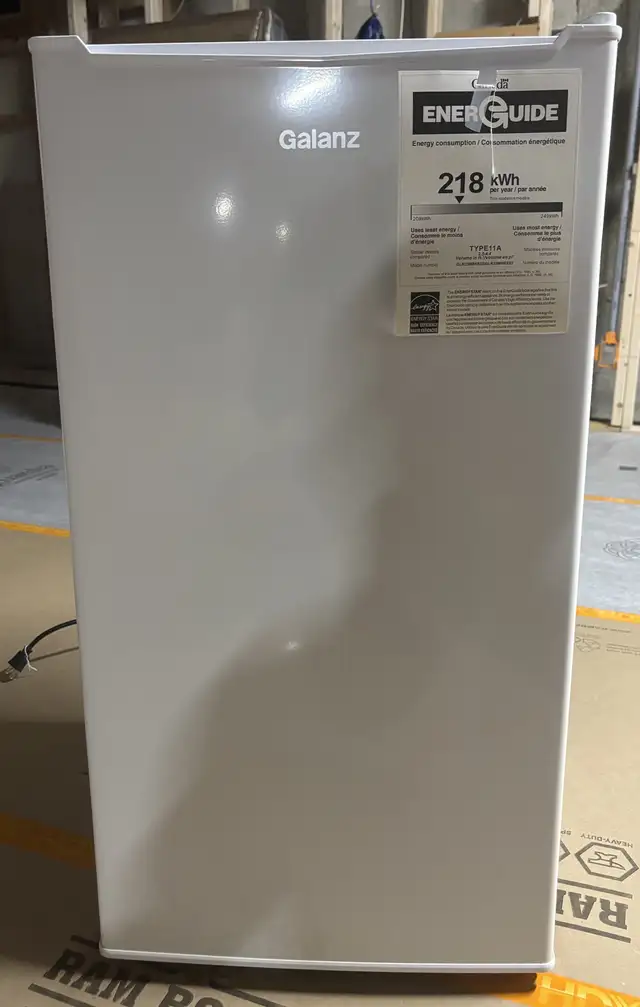 Galanz Compact Refrigerator in Refrigerators in Oakville / Halton Region - Image 2