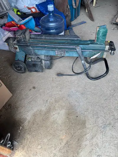 Selling a 4 ton log splitter Asking $60.00 Text 780-362-0736 or message on here Located out in Bezan...