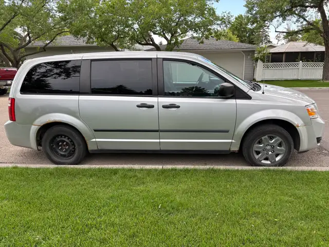 Dodge caravan se 558375862062950402