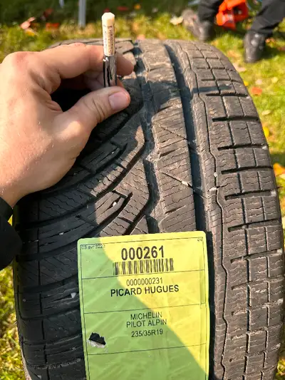 4 pneus Michelin pilot alpin PA4 235/35R/19 à 9/32