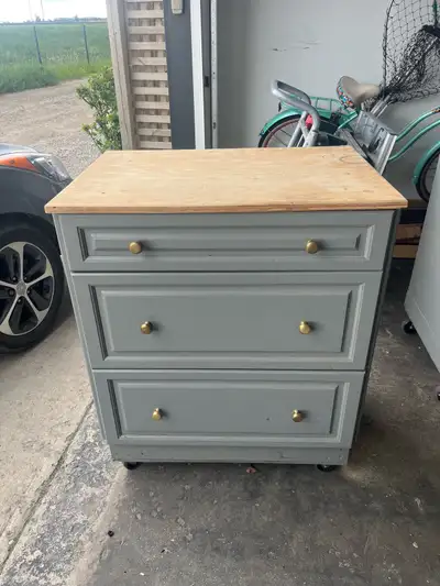 Garage work bench Made from durable Maple 4 swivel castors 3 drawers Plywood top If this ad is up it...