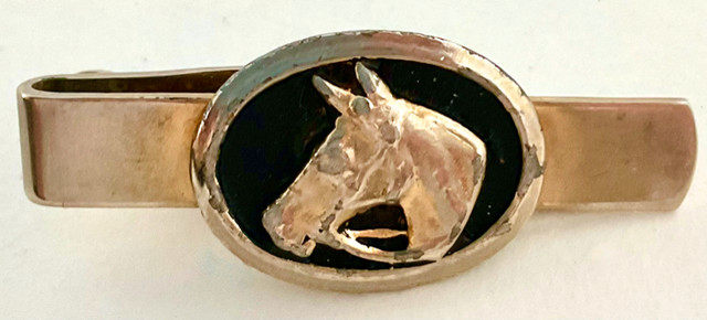 Antiquité. Collection. Pince à cravate. Motif de cheval. L | Art et objets  de collection | Lévis | Kijiji