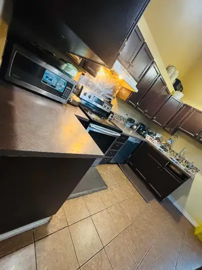 3 bedroom, 1200 sqft . close to Whitehorn LRT