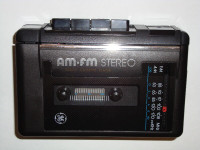 Vintage GE AM/FM radio cassette player