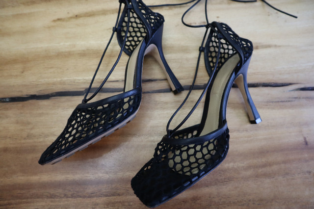 Vanessa BottegaStretch Lace-Up Sandals in Women's - Shoes in Mississauga / Peel Region - Image 3