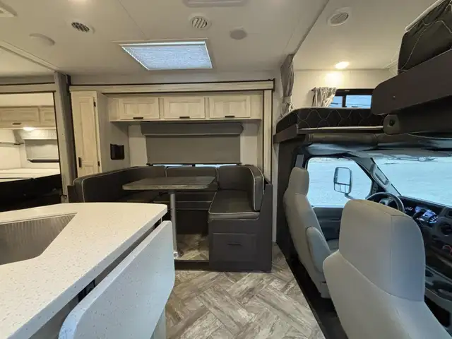 2022 Forest River Forester 2441DS  Motorhome in RVs & Motorhomes in Kelowna - Image 5