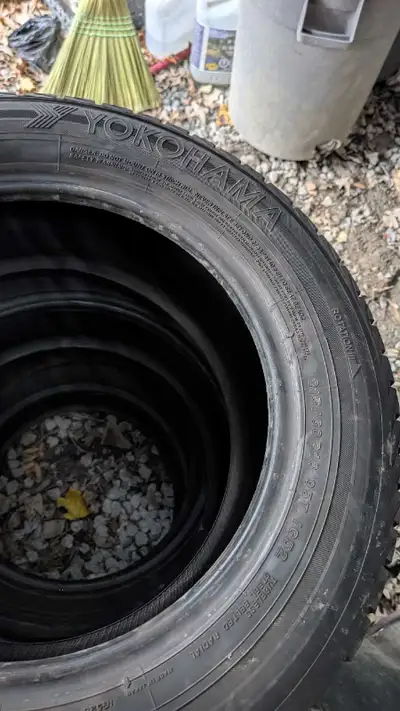 I'm selling a set of used Yokohama Ice Guard IG52C winter tires, size 215/60R16 95T. These tires are...