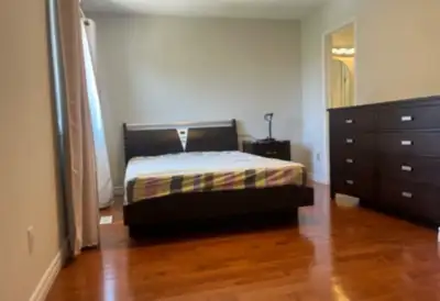 Looking for single or couples ,Love cleanliness, don't smoke, Wifi and utilities are included. parki...