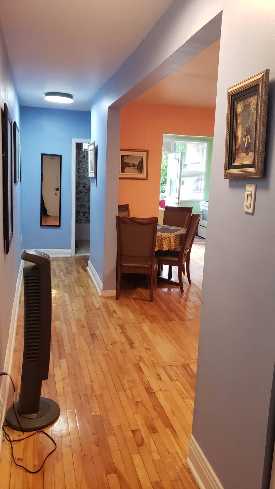 Large Bright 3.5 fully furnished September 1st — photo 3