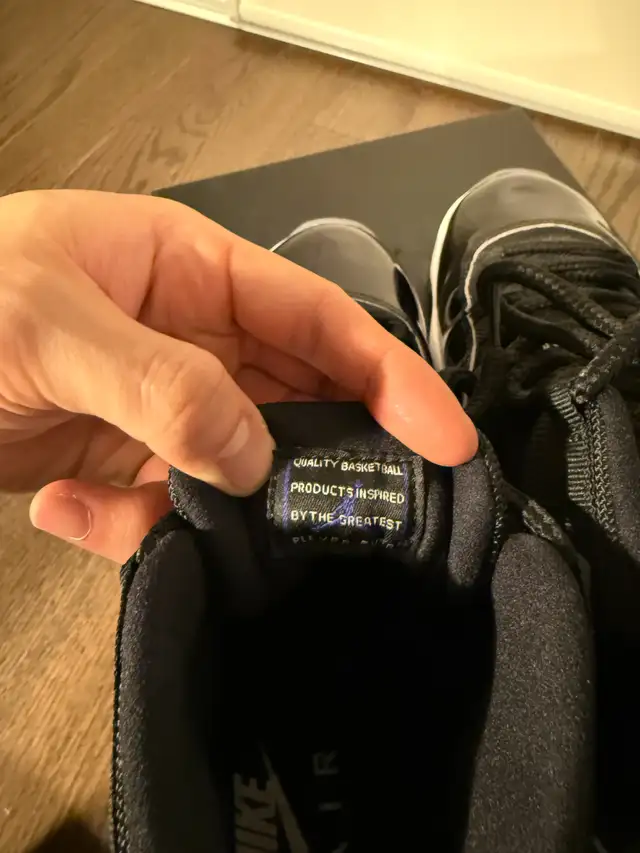Jordan 11 Space Jam - 2016 Retro - Size 9 in Men's Shoes in Markham / York Region - Image 7