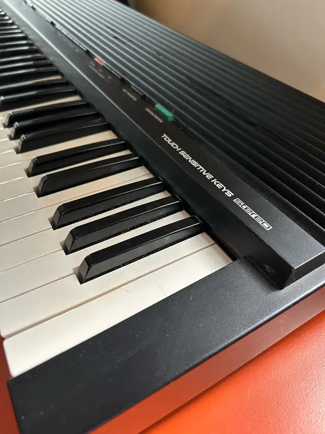 Yamaha YPR-9 Portable Piano (stand, bench, and pedal included) in Pianos & Keyboards in City of Toronto - Image 3