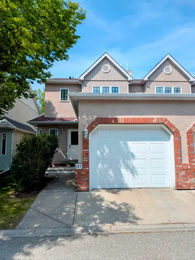 2 Beds 2.5 Baths House Backing onto the River in Inglewood!