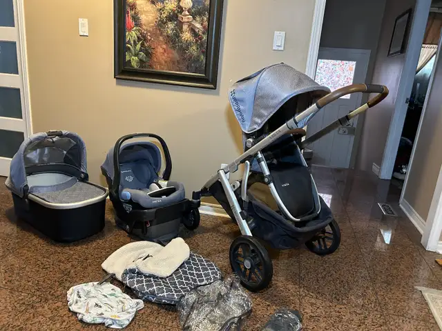 Uppababy Vista stroller set . Clean as new  in Strollers, Carriers & Car Seats in Markham / York Region - Image 2