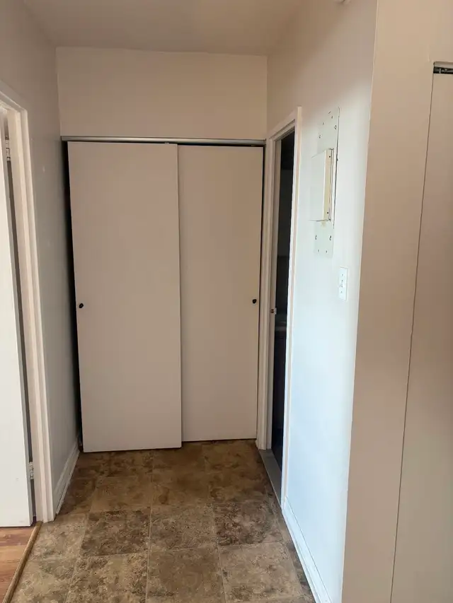 Urgent: cession de bail dès 1 nov. 3 1/2 avec balcon/ Piscine in Long Term Rentals in City of Montréal - Image 8