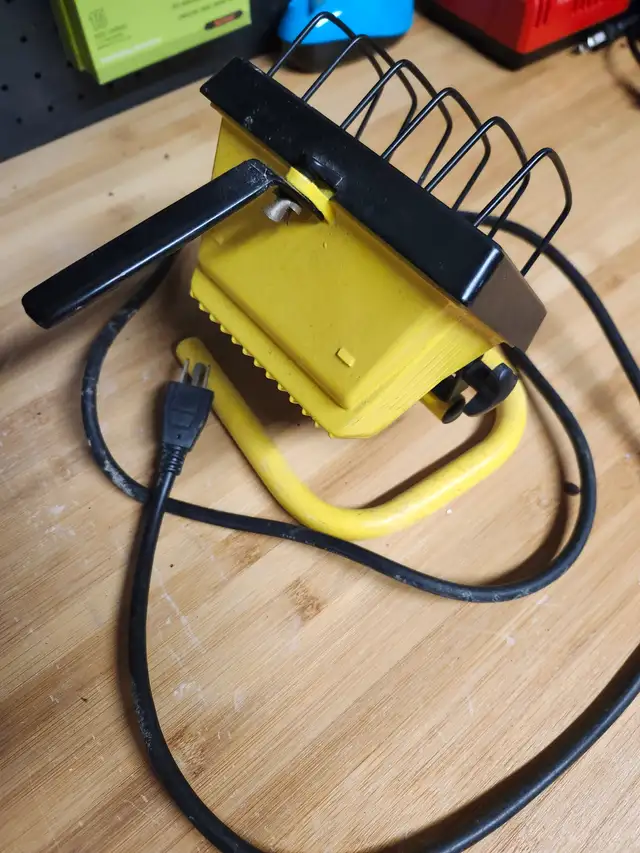 lampe de travail pour l'extérieur in Power Tools in Edmundston - Image 3