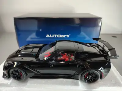 Autoart 2019 C7 Corvette ZR1 in gloss black. New 1/18 scale die-cast model car. Features: Carbon top...
