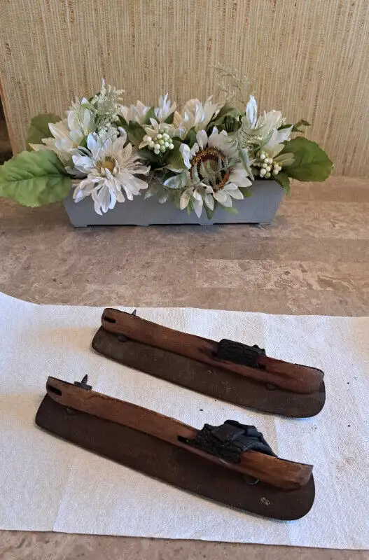 Antique Ice Skate's64959962624643121