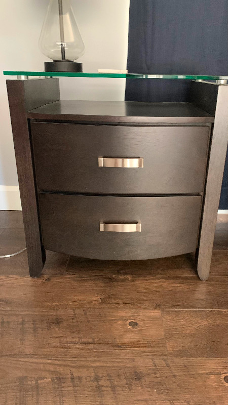 Used - Dresser and two night stands - barely used dans Commodes et armoires  à Barrie - Image 3