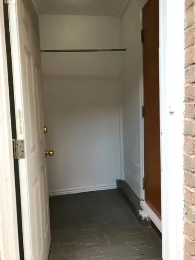 2 Bed, 2 Bath Basement Apartment in Streetsville Mississauga