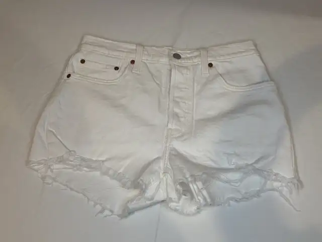 Levi's Denim Shorts - size women’s 28 in Women's - Bottoms in Hamilton - Image 8