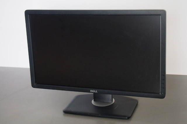22" Dell widescreen monitor in Monitors in Calgary