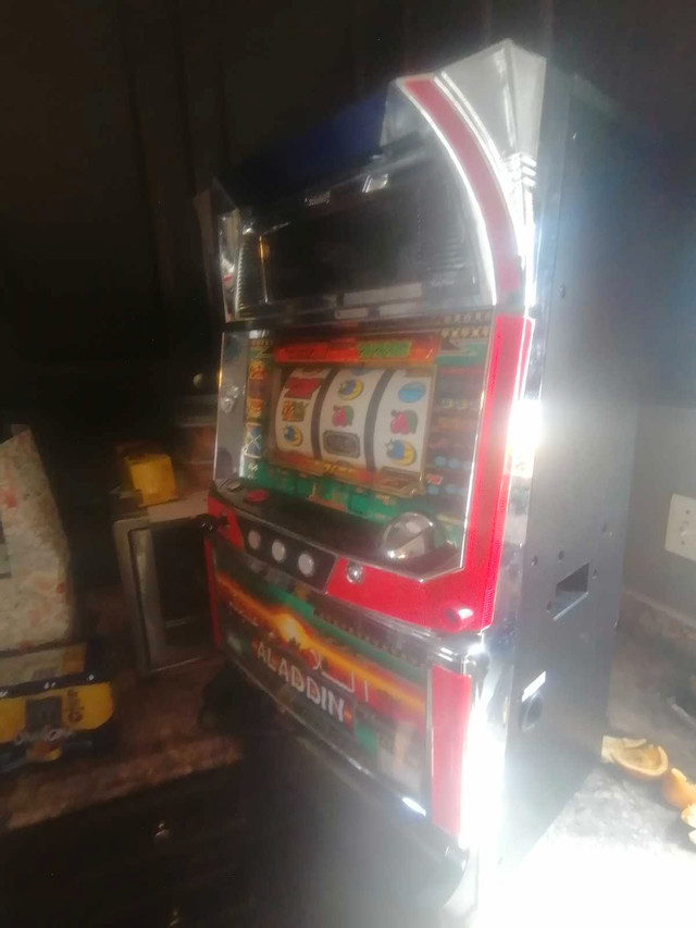 Japanese casino machine  in General Electronics in Fredericton - Image 3