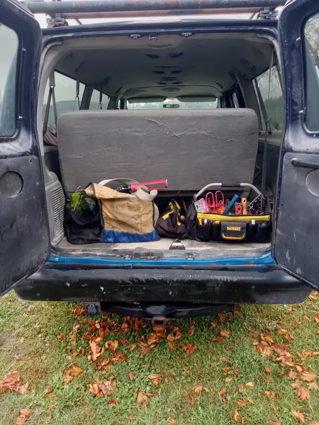 2006 Ford E350 van 151000 klms591903170096670724
