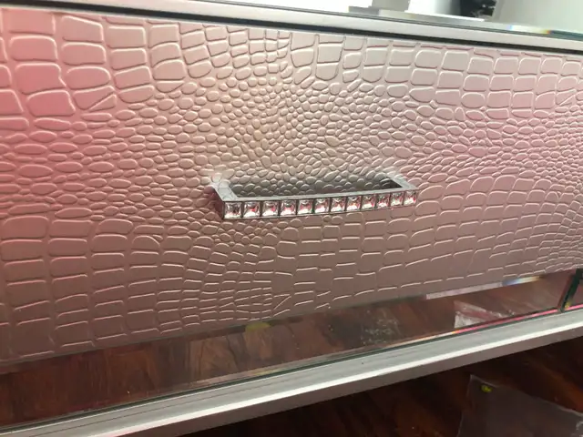 Ensemble de chambre à coucher/ bedroom set Valentino in Dressers & Wardrobes in Longueuil / South Shore - Image 4