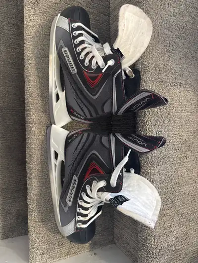 Bauer ice skate size US 9.5, View more
