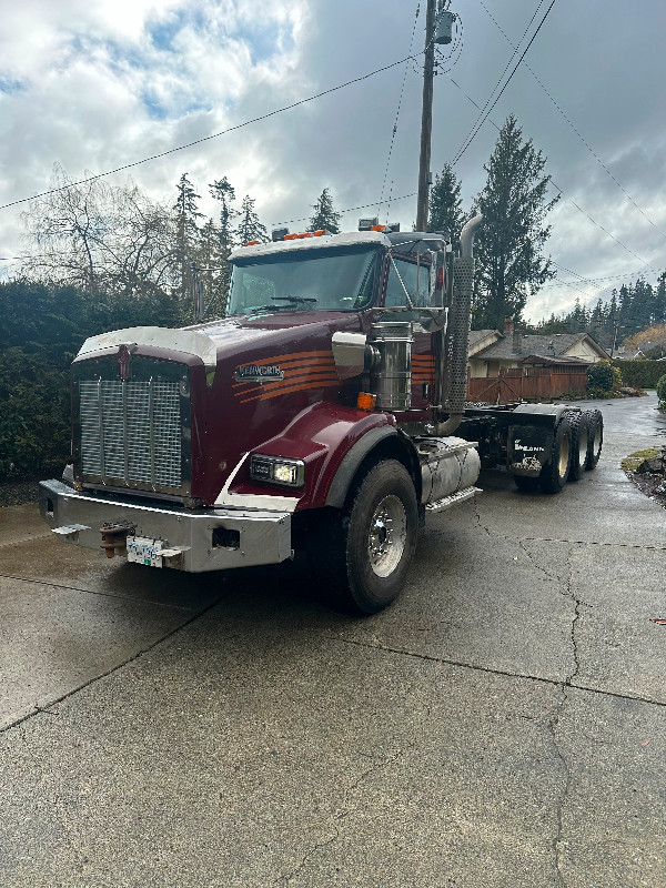 2014 Kenworth T800 in Heavy Trucks in Campbell River