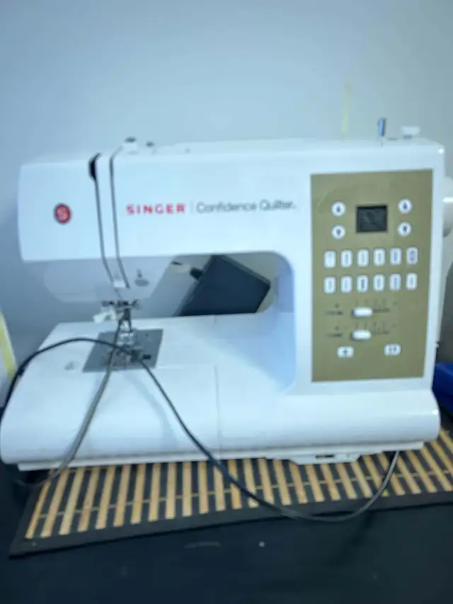 Machine a coudre Confidence Quilter | Other | City of Montréal | Free ...
