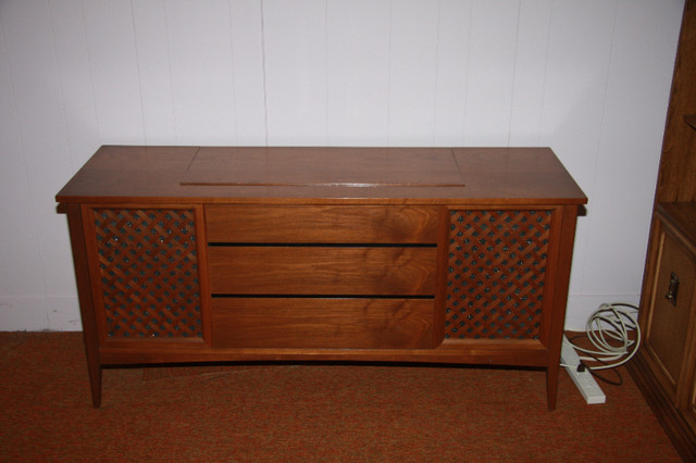 Antique Clairtone Cabinet - Turntable and Stereo in TV Tables & Entertainment Units in Oakville / Halton Region