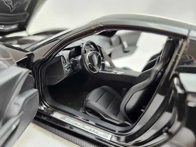 Chevrolet Corvette C7 Grand Sport Black 1:18 Autoart Rare BNIB in Arts & Collectibles in Kawartha Lakes - Image 8
