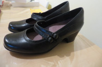 Ladies' Black Dress shoes: Clarks Size 6W