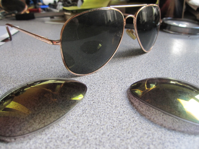 Ray Ban Aviator Sunglasses  RB 3026  Made in Italy Gold in Other in City of Toronto - Image 3