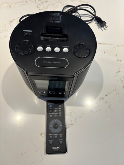 Digital radio tuner / digital clock with remote control. Two alarms Sleep / nap buttons Snooze / dim...