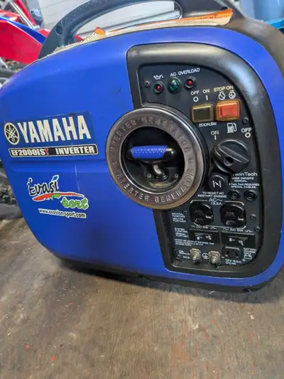 Je vends une génératrice Yamaha EF2000iS en condition usagée, parfaite pour le camping ou les petite...