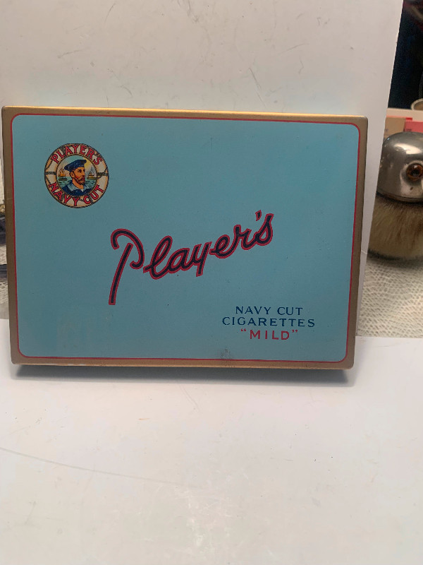 VINTAGE 1950'S PLAYER'S CIGARETTE TIN CASE in Arts & Collectibles in Trenton