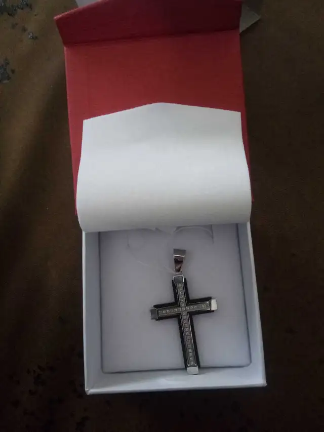 Real diamond pendant594617691034757123