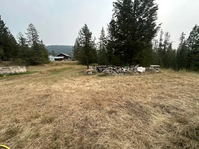 41/2 acres  with older trailer in Cranbrook BC. $440.000 in Houses for Sale in Cranbrook - Image 4