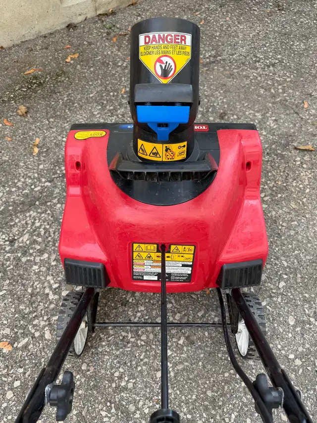 Toro 1800 Power Curve Snowblower in Snowblowers in Mississauga / Peel Region - Image 5