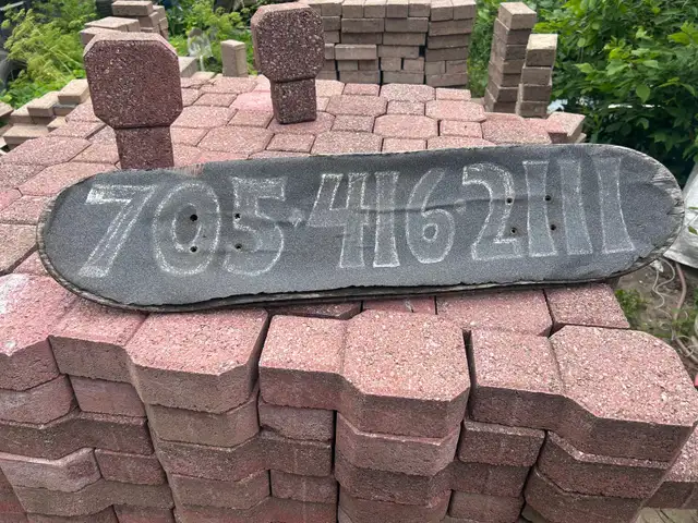•Cheap BRICKS! Keyhole Pattern Unistones -• ONLY $1 each Brick • in Outdoor Décor in Owen Sound - Image 10