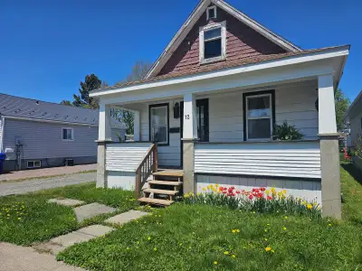 FULL HOUSE - 2 bed 1 bath in Kirkland Lake
