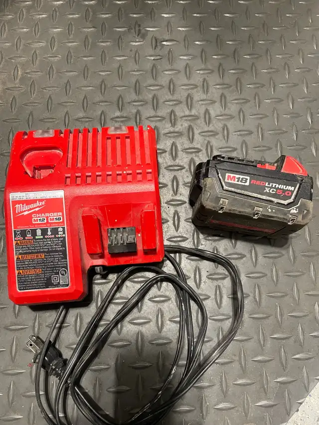 Milwaukee Battery Charger, 5ah battery in Power Tools in Mississauga / Peel Region - Image 2