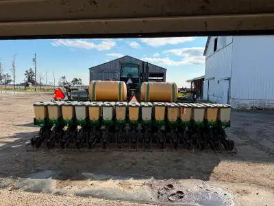 15 row 15 inch Great Plains row planter No-till coulters Double disk openers Cast closing wheels Kea...