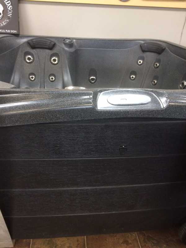 Used 2021 Jacuzzi Soul 5 Adult Hot Tub with Lounger Hot Tubs & Pools