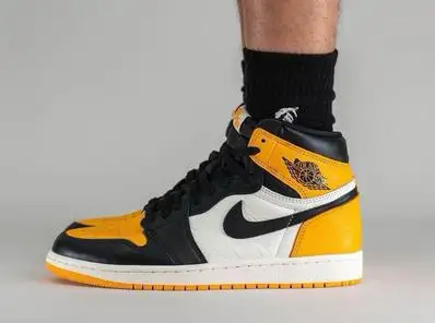 ** Air Jordan 1 High Taxi size 10/10.5 **, View more